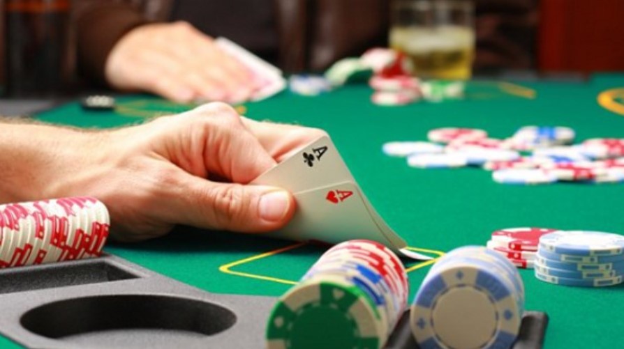 Vậy Poker hay còn gọi là xì tố là game gì?